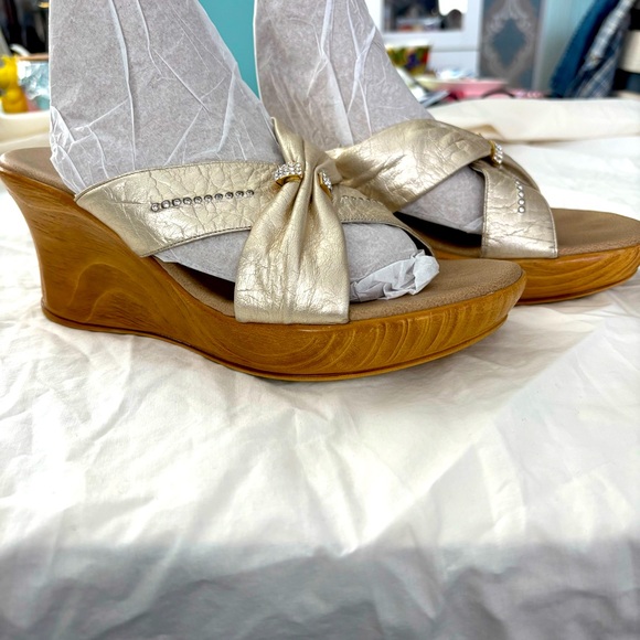 Once Puffy Wedge Sandal One Inch Platform Slip On Cream Color Iridescent 6 main image 8